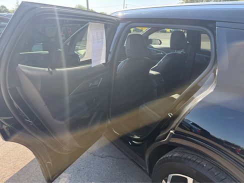 Used 2025 Chevrolet Equinox EV LT w/ Convenience Package image 15