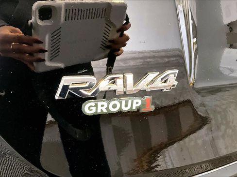 Used 2017 Toyota RAV4 XLE image 9