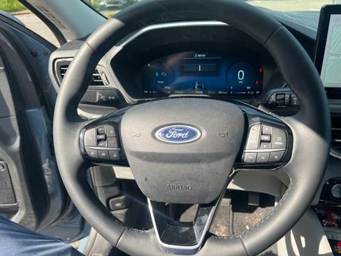 Used 2023 Ford Escape SE w/ PHEV Premium Package FWD image 15