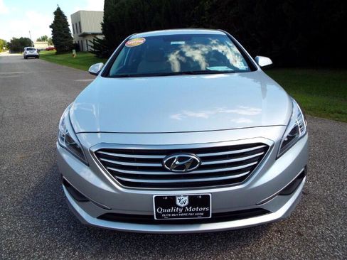 Used 2017 Hyundai Sonata SE image 2