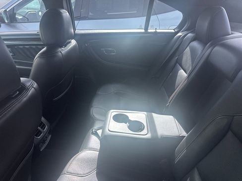 Used 2017 Ford Taurus Limited image 9