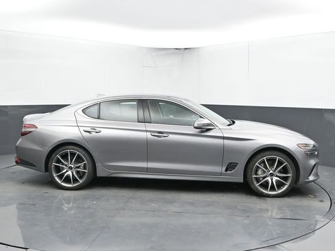 Used 2025 Genesis G70 2.5T image 12