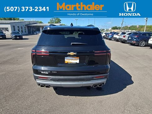 Used 2025 Chevrolet Traverse LT image 4