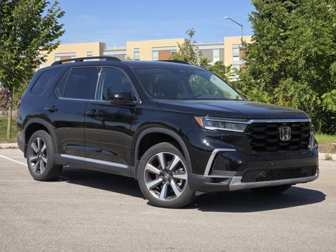 Certified 2023 Honda Pilot Elite image 2