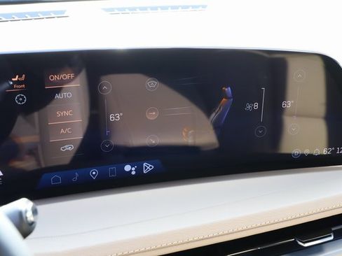 Used 2024 Cadillac XT4 Luxury w/ Cold Weather Package image 29