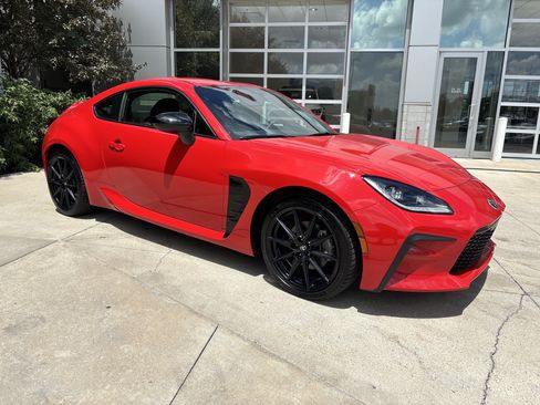 Used 2025 Toyota GR86 Premium RWD image 3