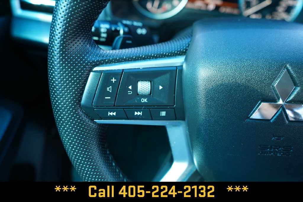Used 2025 Mitsubishi Outlander SE FWD image 32