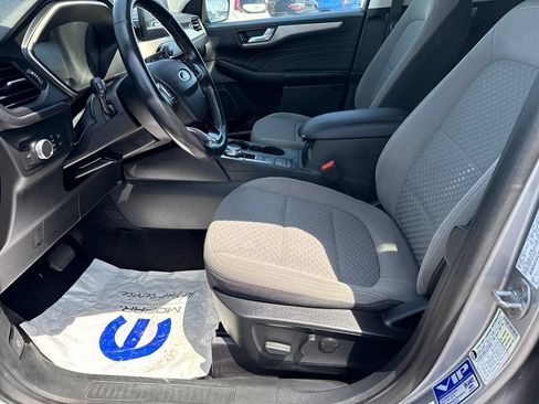 Used 2021 Ford Escape SE w/ SE Sport Appearance Package FWD image 9