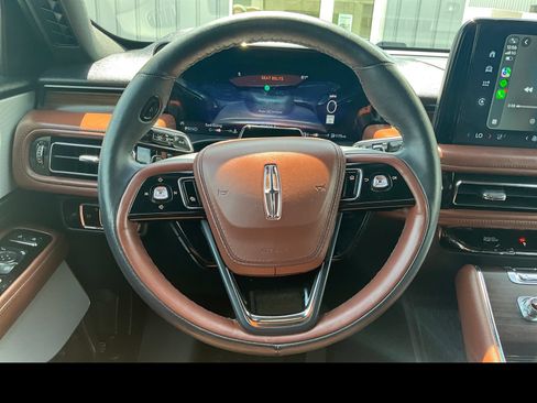 Used 2025 Lincoln Aviator Reserve w/ Equipment Group 201A AWD/4WD image 3