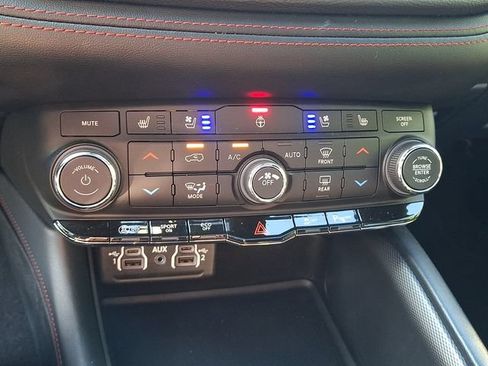 Used 2024 Dodge Durango GT AWD/4WD image 16