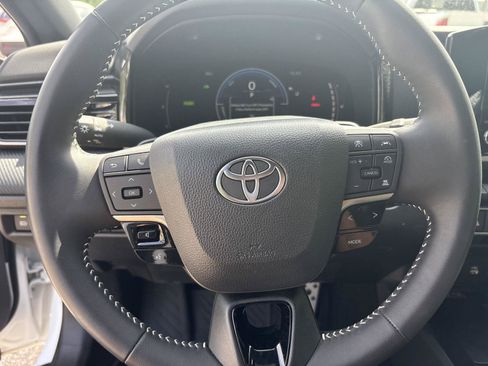 Used 2026 Toyota Camry SE AWD/4WD image 12