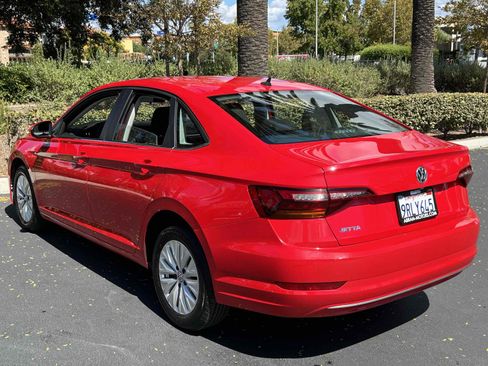 Used 2019 Volkswagen Jetta S image 2