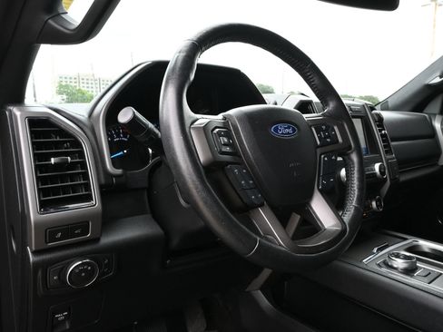 Used 2020 Ford Expedition XLT w/ Equipment Group 202A AWD/4WD image 18