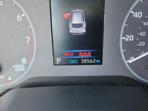Used 2024 Toyota Corolla Cross LE w/ Moonroof Package FWD image 17