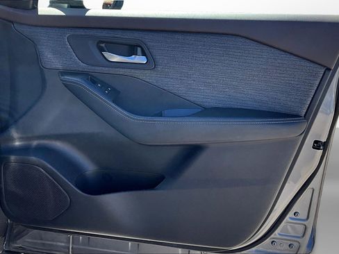 Used 2023 Nissan Rogue SV image 26