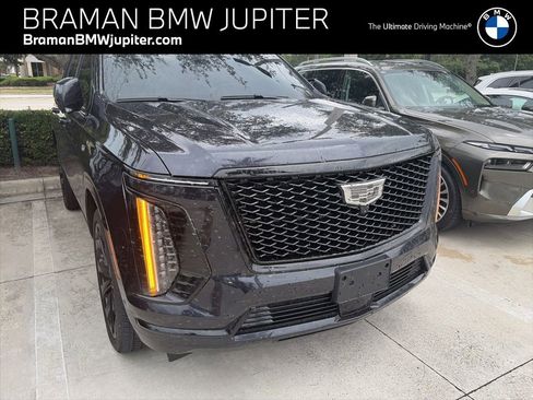 Used 2025 Cadillac Escalade Sport Platinum w/ LPO, ONYX Package AWD/4WD image 1