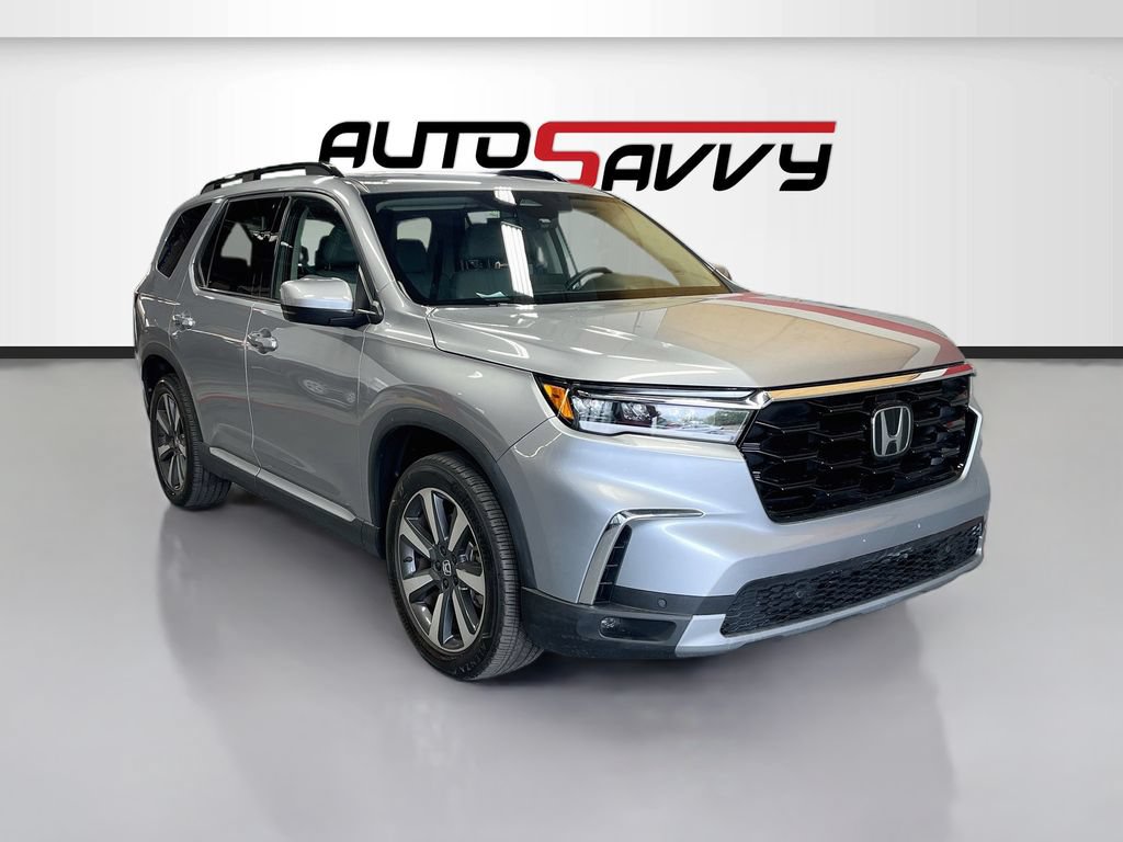 Used 2024 Honda Pilot Touring image 1
