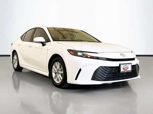 Used 2025 Toyota Camry LE w/ Convenience Package FWD image 3