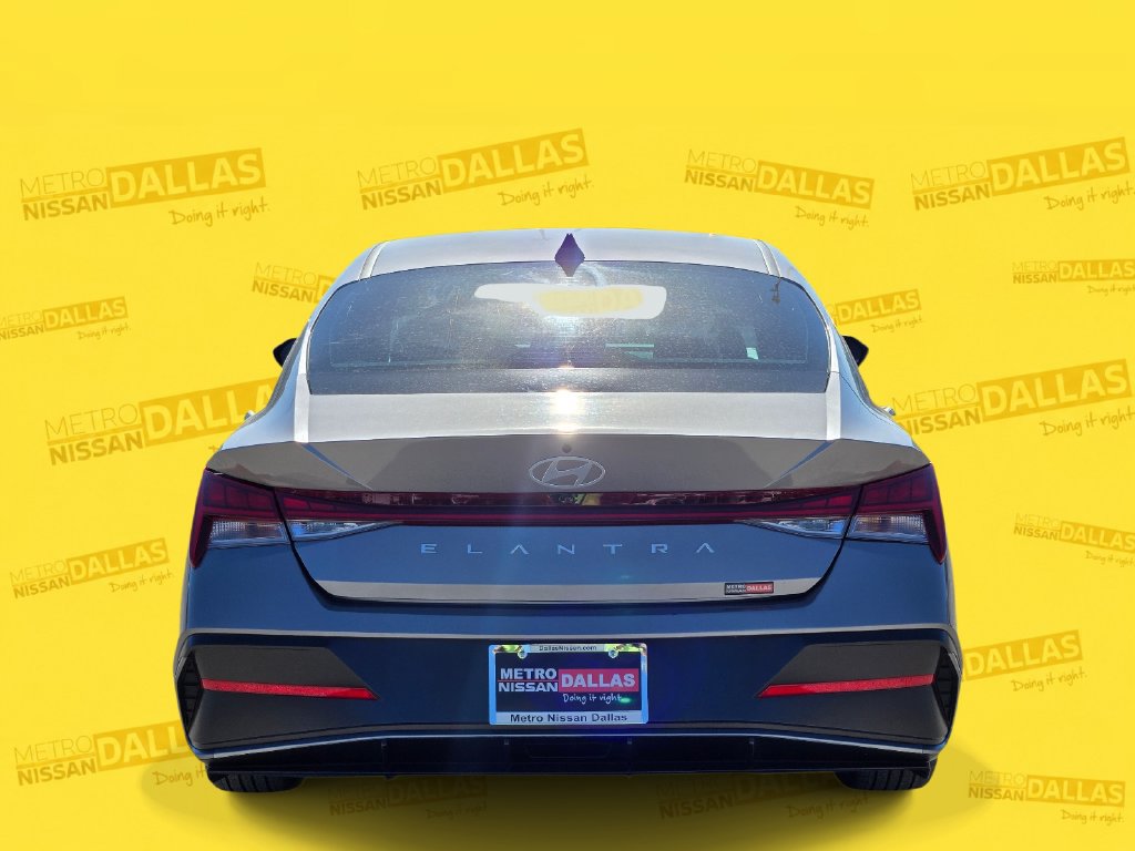 Used 2024 Hyundai Elantra SEL w/ Convenience Package FWD image 5