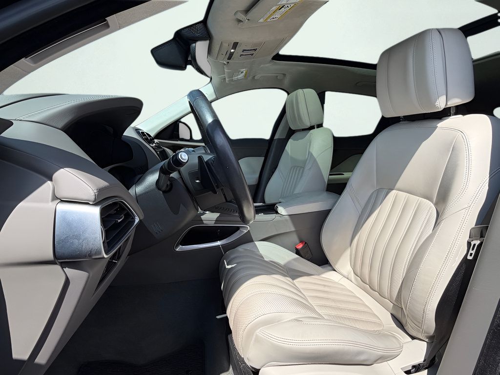 Used 2019 Jaguar F-PACE Portfolio AWD/4WD image 17