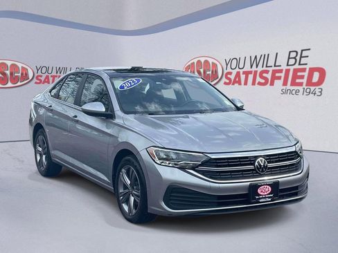 Used 2023 Volkswagen Jetta SE FWD image 1