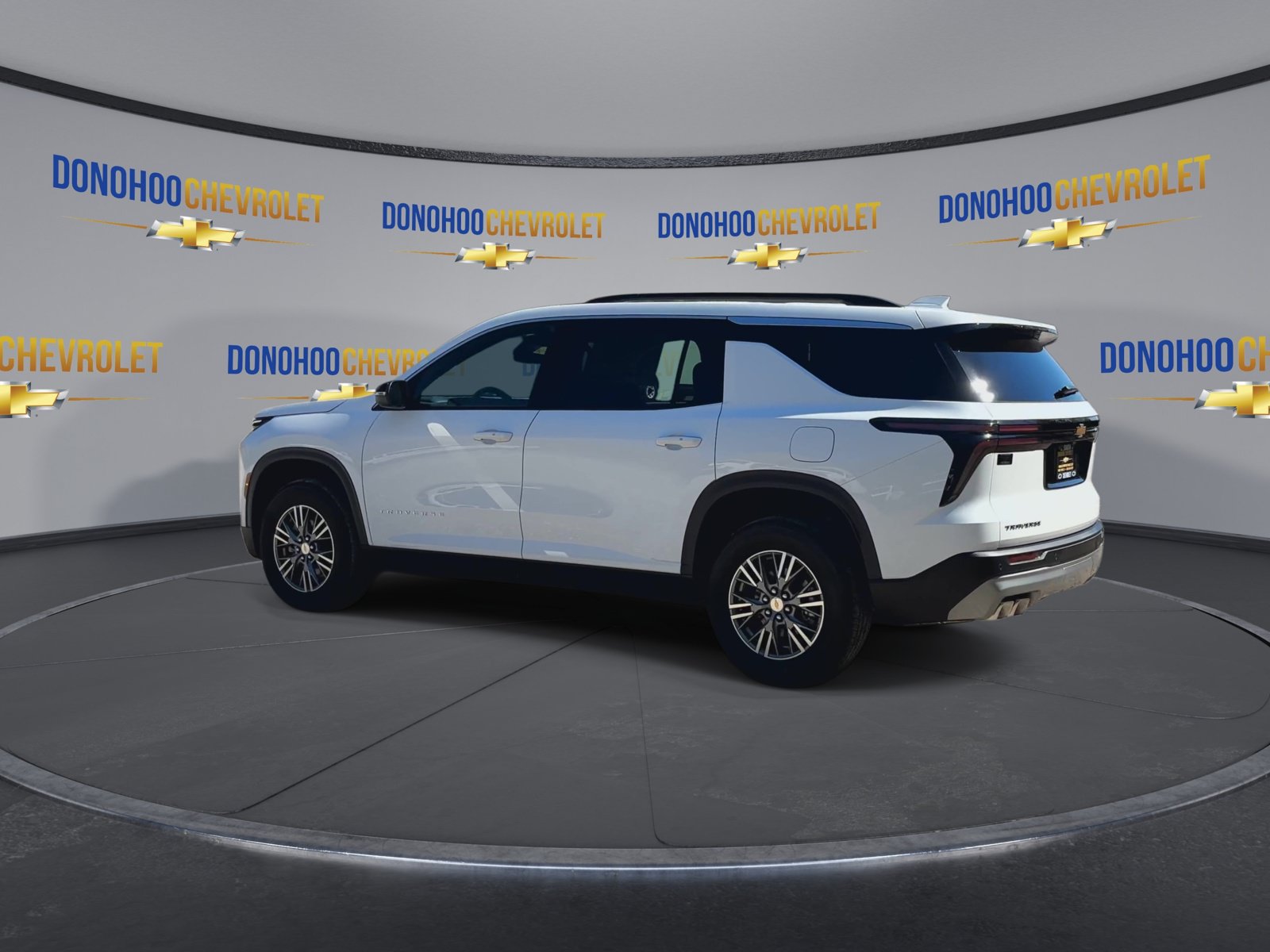 New 2027 Chevrolet Traverse LT FWD image 9
