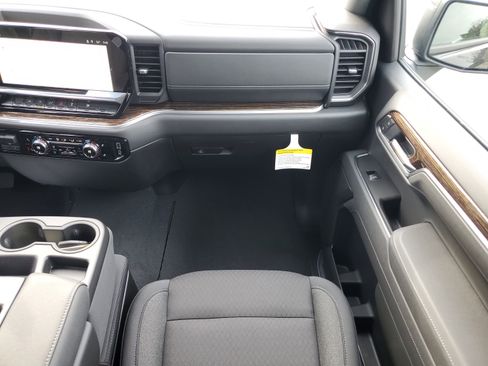 New 2025 GMC Sierra 1500 Elevation image 18