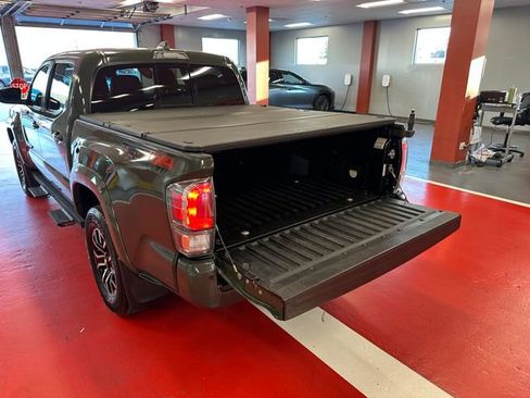 Certified 2022 Toyota Tacoma TRD Sport w/ TRD Premium Sport Package AWD/4WD image 25