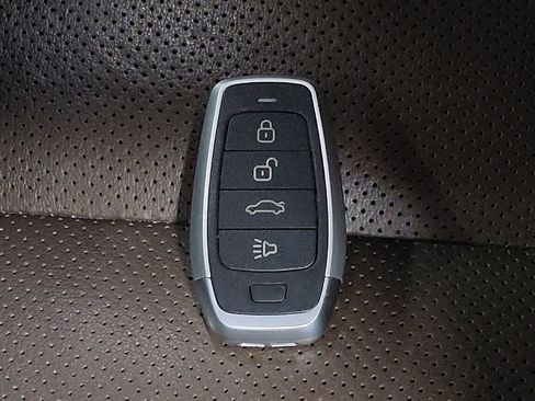 Used 2016 Nissan Murano Platinum w/ Platinum Technology Package FWD image 32