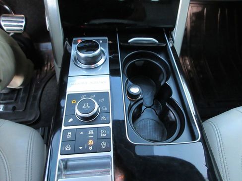 Used 2017 Land Rover Range Rover Long Wheelbase Supercharged image 31