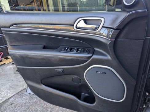 Used 2020 Jeep Grand Cherokee Overland w/ Interior Metal Package image 19