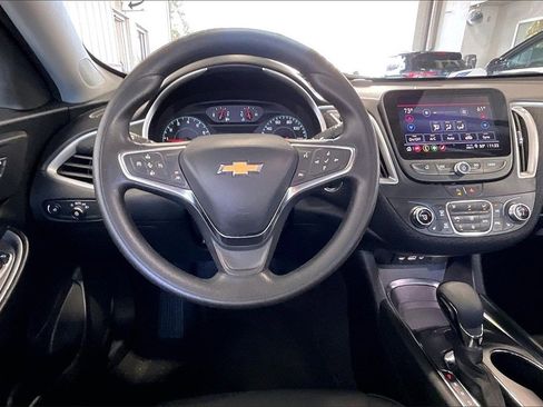 Used 2025 Chevrolet Malibu LT image 5