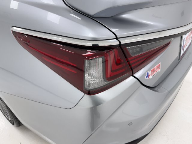 Used 2025 Lexus ES 300h w/ Technology Package FWD image 36