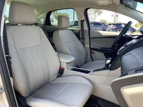 Used 2018 Ford Focus SE image 11