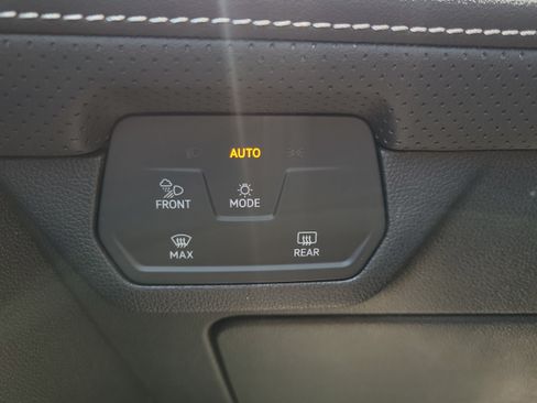 New 2026 Volkswagen Atlas SE FWD image 27