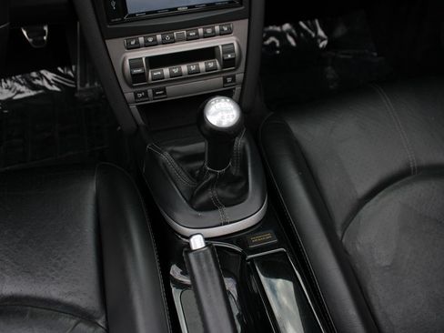 Used 2006 Porsche 911 Carrera RWD image 24