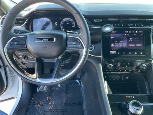 Used 2025 Jeep Grand Cherokee L Altitude image 12