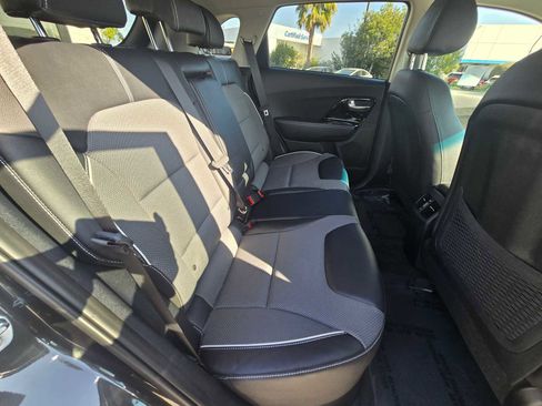 Used 2022 Kia Niro EX image 14