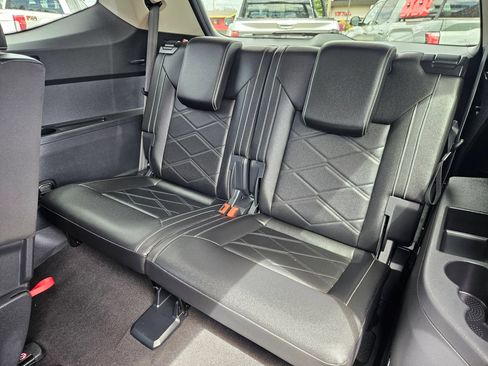 Used 2025 Volkswagen Atlas SE AWD/4WD image 25