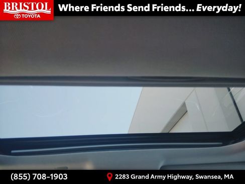 Used 2022 Toyota Highlander XLE AWD/4WD image 19