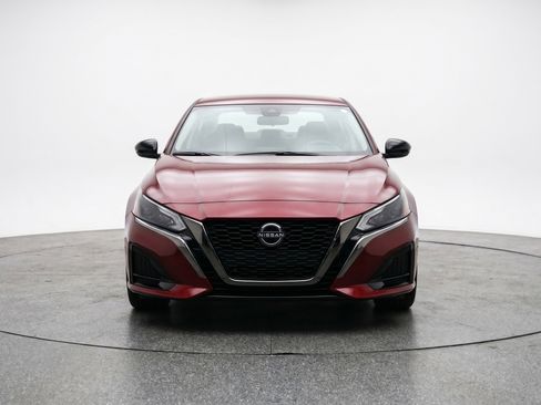 Used 2025 Nissan Altima 2.5 SV FWD image 2