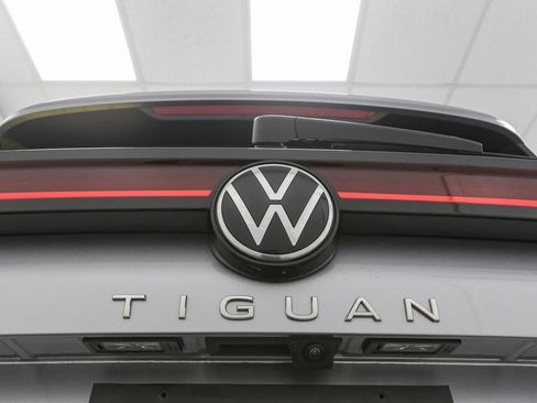 Used 2025 Volkswagen Tiguan S w/ 18" Wheel Package AWD/4WD image 12