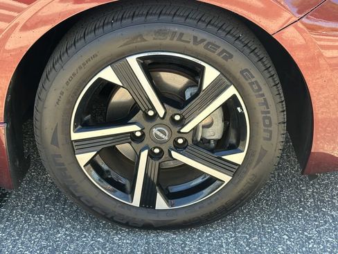 Used 2024 Nissan Sentra SV FWD image 14