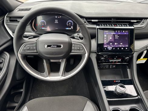 New 2025 Jeep Grand Cherokee L Altitude image 14