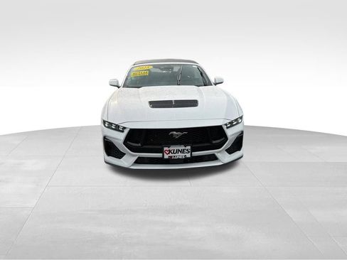 Used 2025 Ford Mustang GT Premium RWD image 3