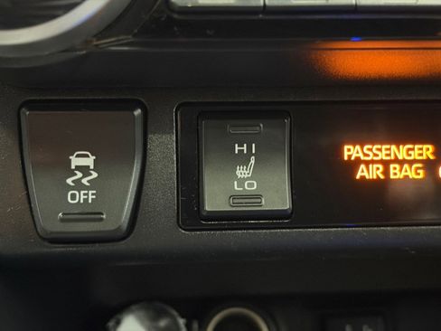 Used 2019 Toyota RAV4 XLE w/ Convenience Package AWD/4WD image 25