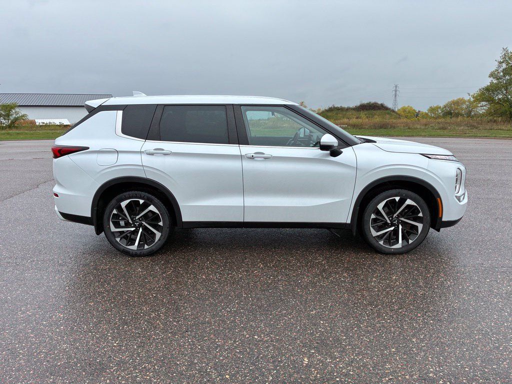 Used 2023 Mitsubishi Outlander ES AWD/4WD image 1