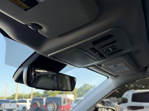 Used 2023 Toyota Highlander XLE FWD image 33
