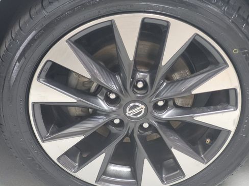 Used 2019 Nissan Sentra SR FWD image 31