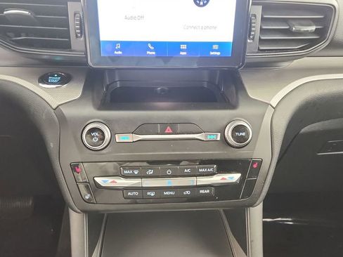 Used 2020 Ford Explorer XLT w/ Comfort Package AWD/4WD image 17